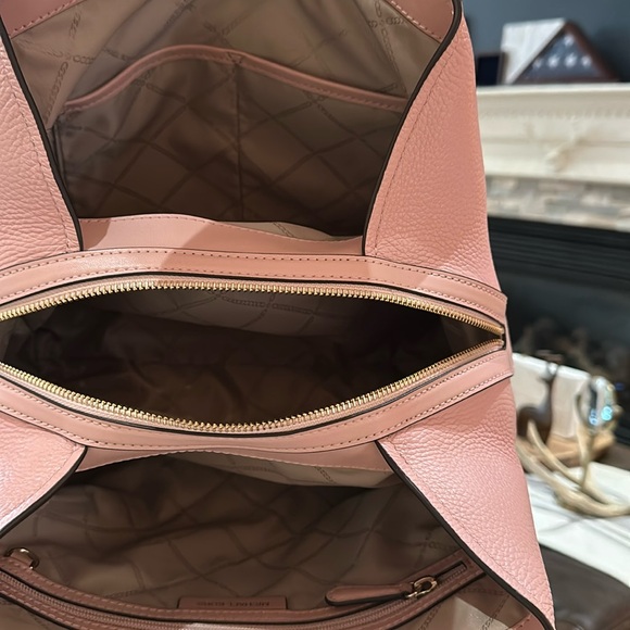 Authentic Michael Kors “Molly” Large Pebble Leather Shoulder Tote in Smokey Rose - Picture 6 of 16